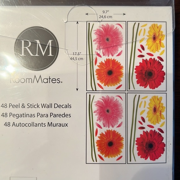 NEW RoomMates Small Gerber Daisies 48 Peel and Stick Wall Decals (RMK1553SCS) - Picture 3 of 3
